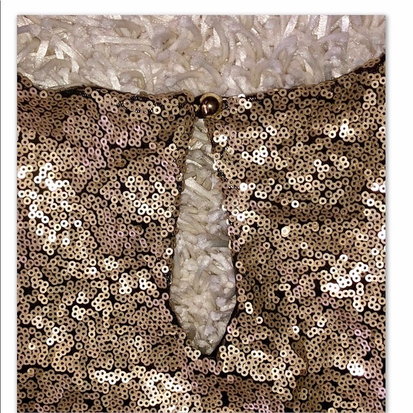NEW YORK & COMPANY GOLD SEQUIN V NECK BODYSUIT - Picture 6 of 7